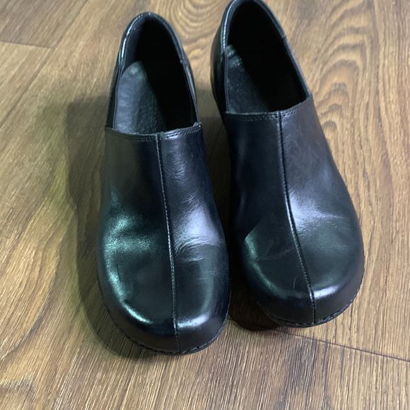 Patagonia black leather slip on clogs comfort shoes size 7.5 - Picture 2 of 6